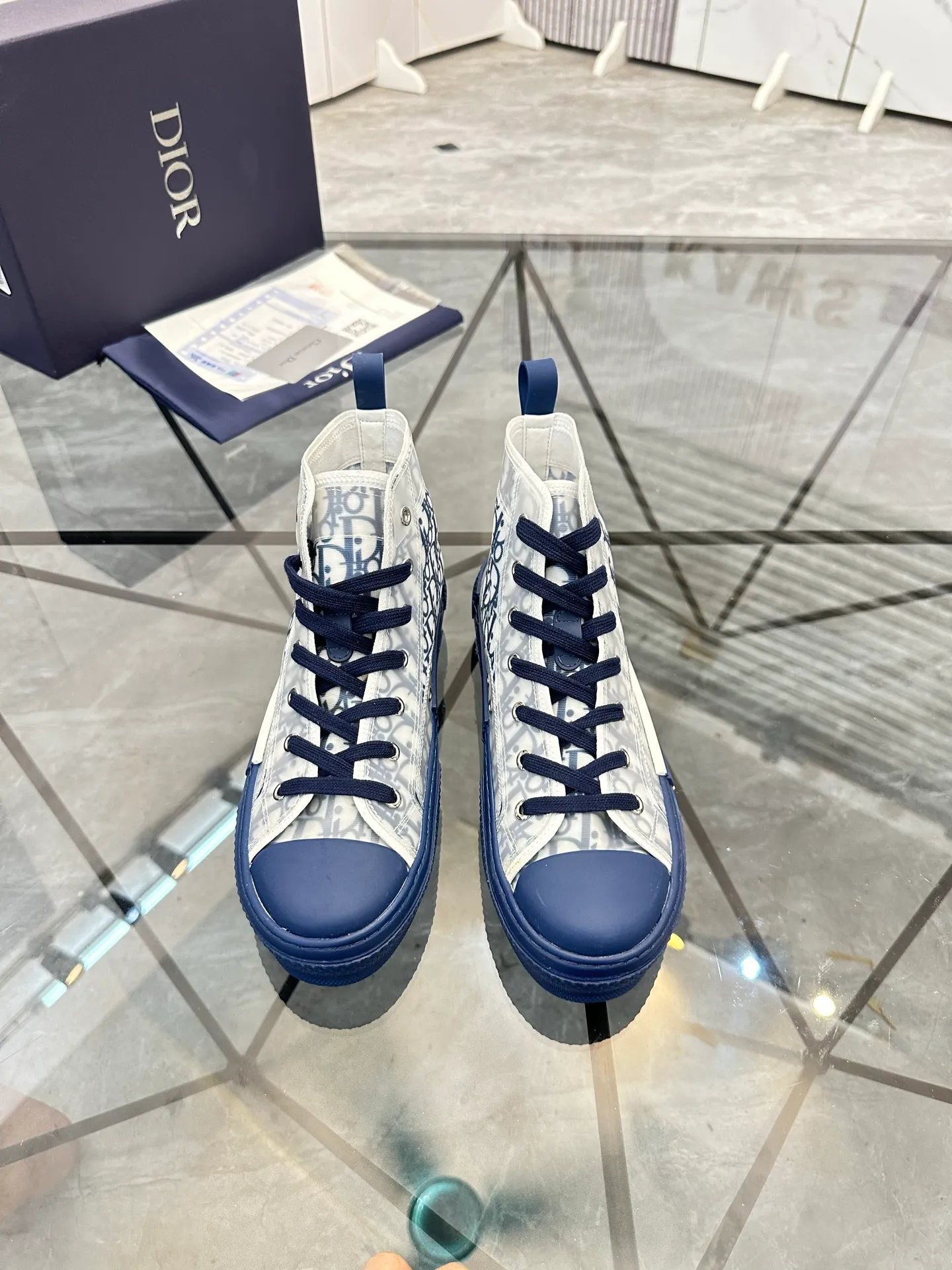 Selling men's shoes 💰: 💰P440¥ Product trademark: Dio* "Dior*" high-top casual shoes Regular size: 36-45 (can be customized to 46) Couple style B23 Product materials: Upper imported original fabric, breathable lining, original outsole. No.: 007